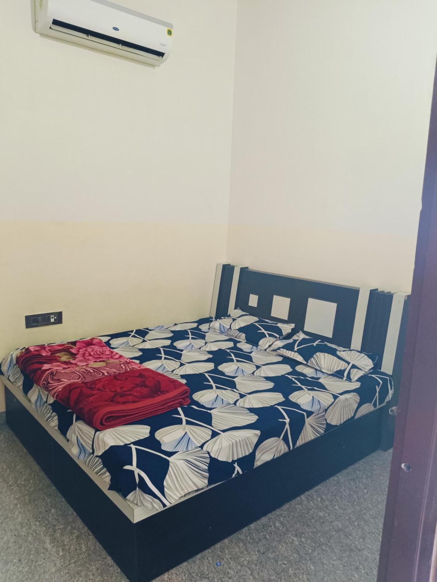 Jai Hanuman Guest House Palsana  Екстериор снимка
