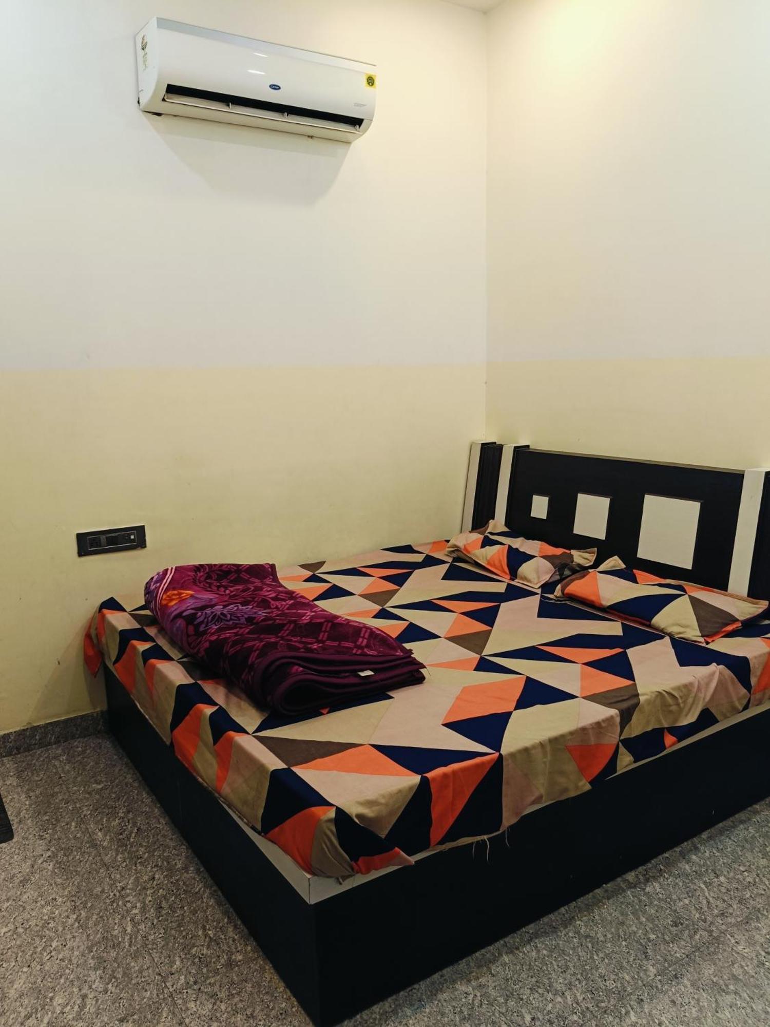 Jai Hanuman Guest House Palsana  Екстериор снимка