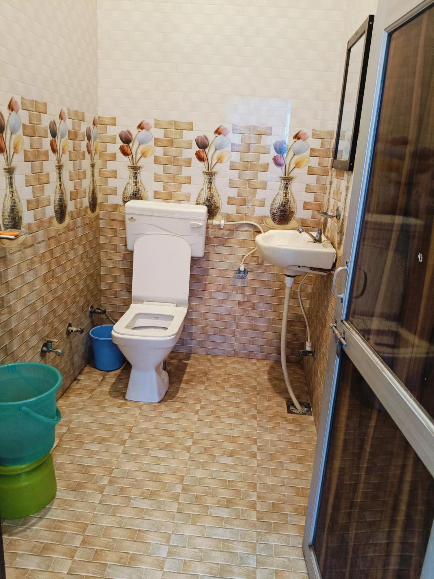 Jai Hanuman Guest House Palsana  Екстериор снимка