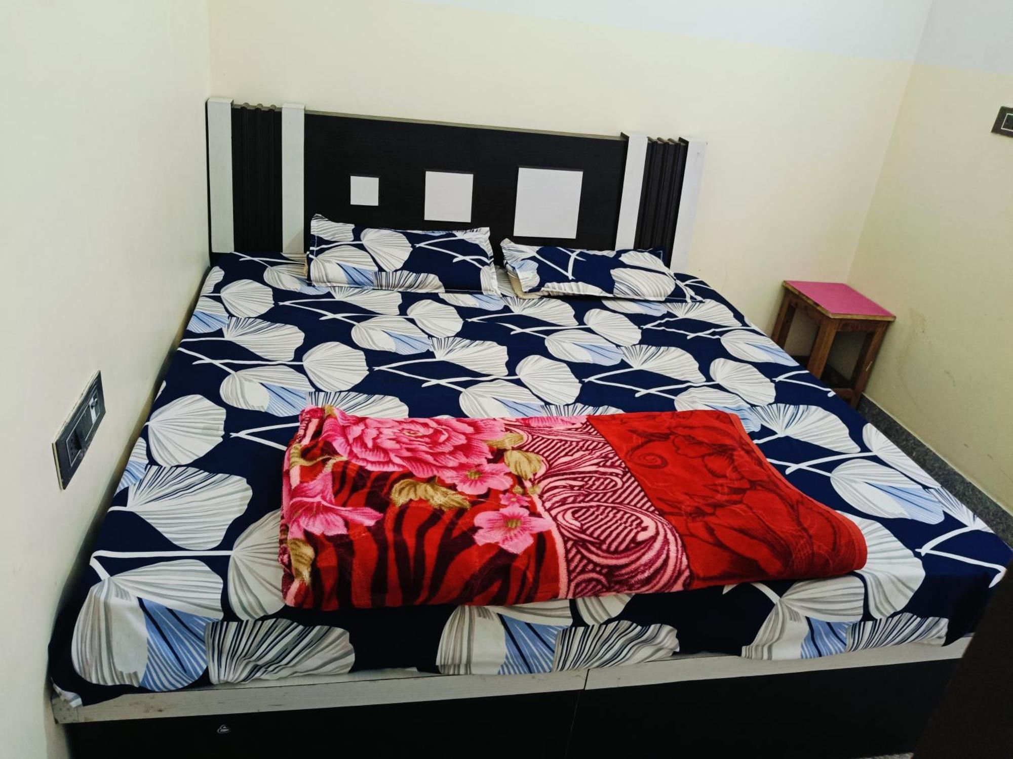 Jai Hanuman Guest House Palsana  Екстериор снимка