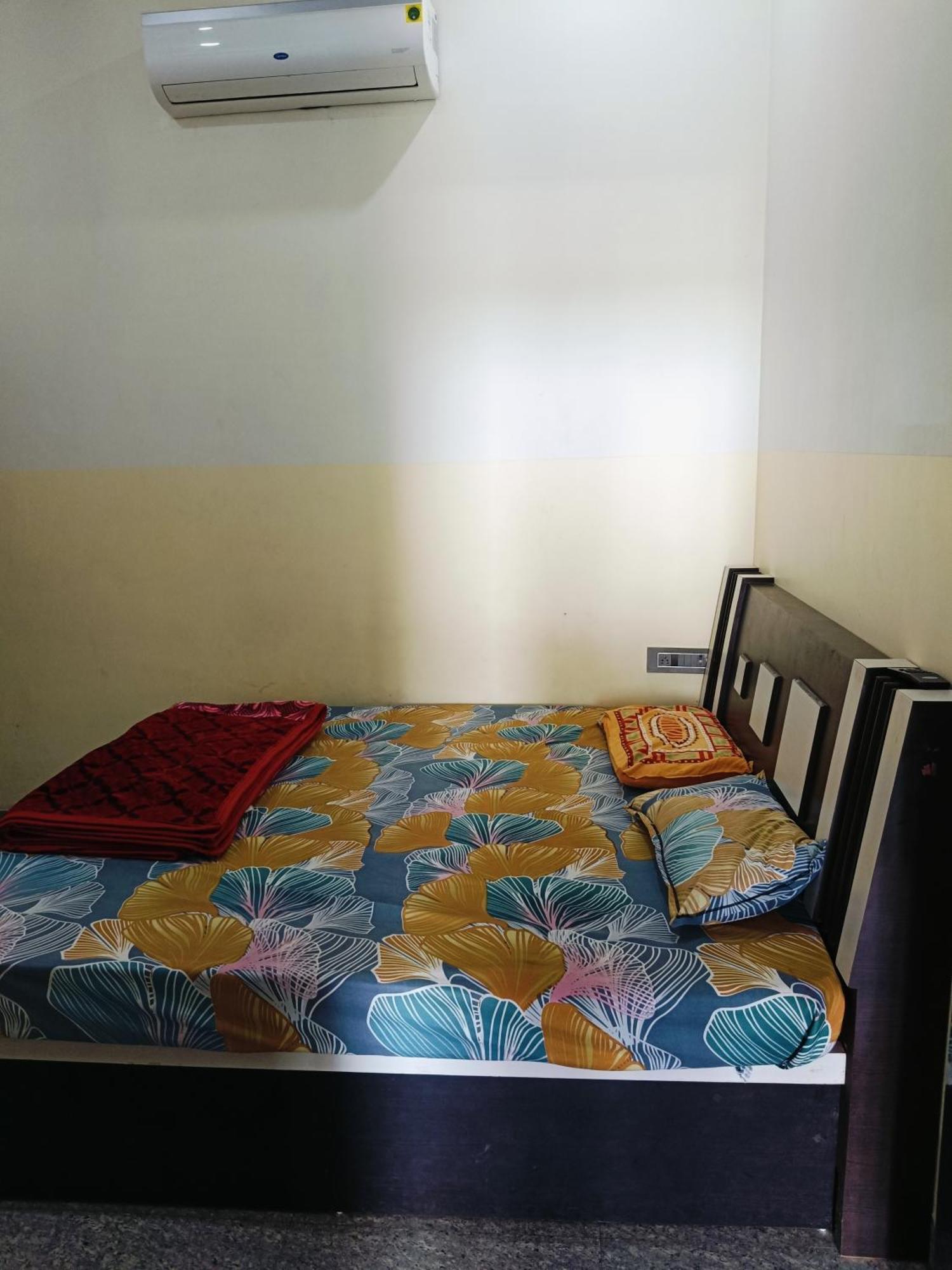 Jai Hanuman Guest House Palsana  Екстериор снимка
