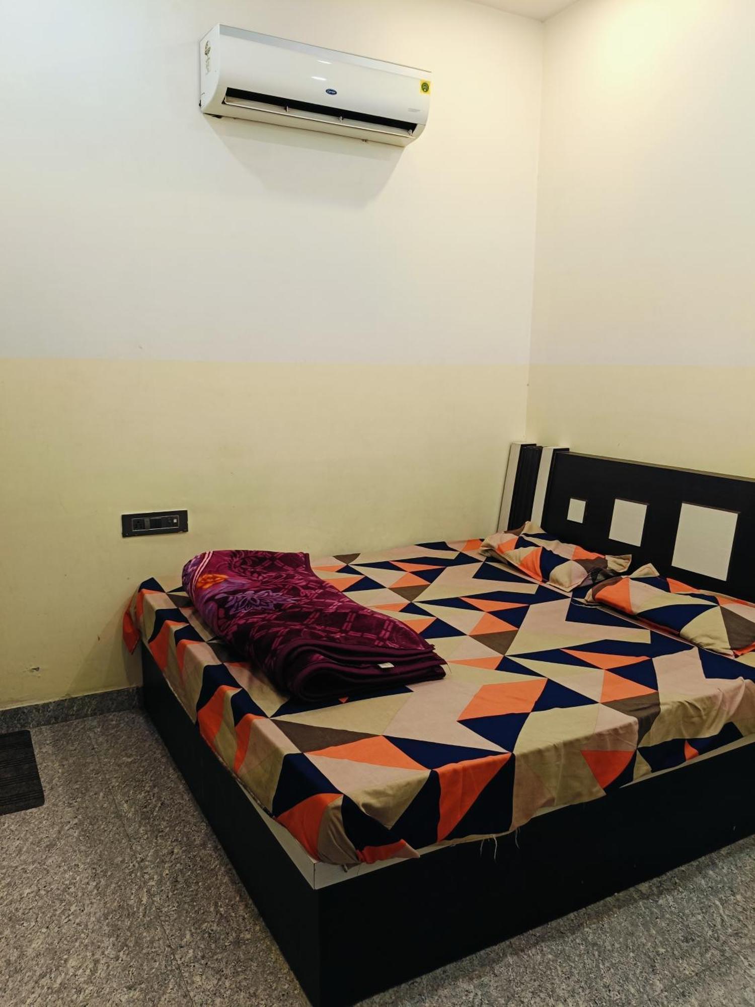 Jai Hanuman Guest House Palsana  Екстериор снимка