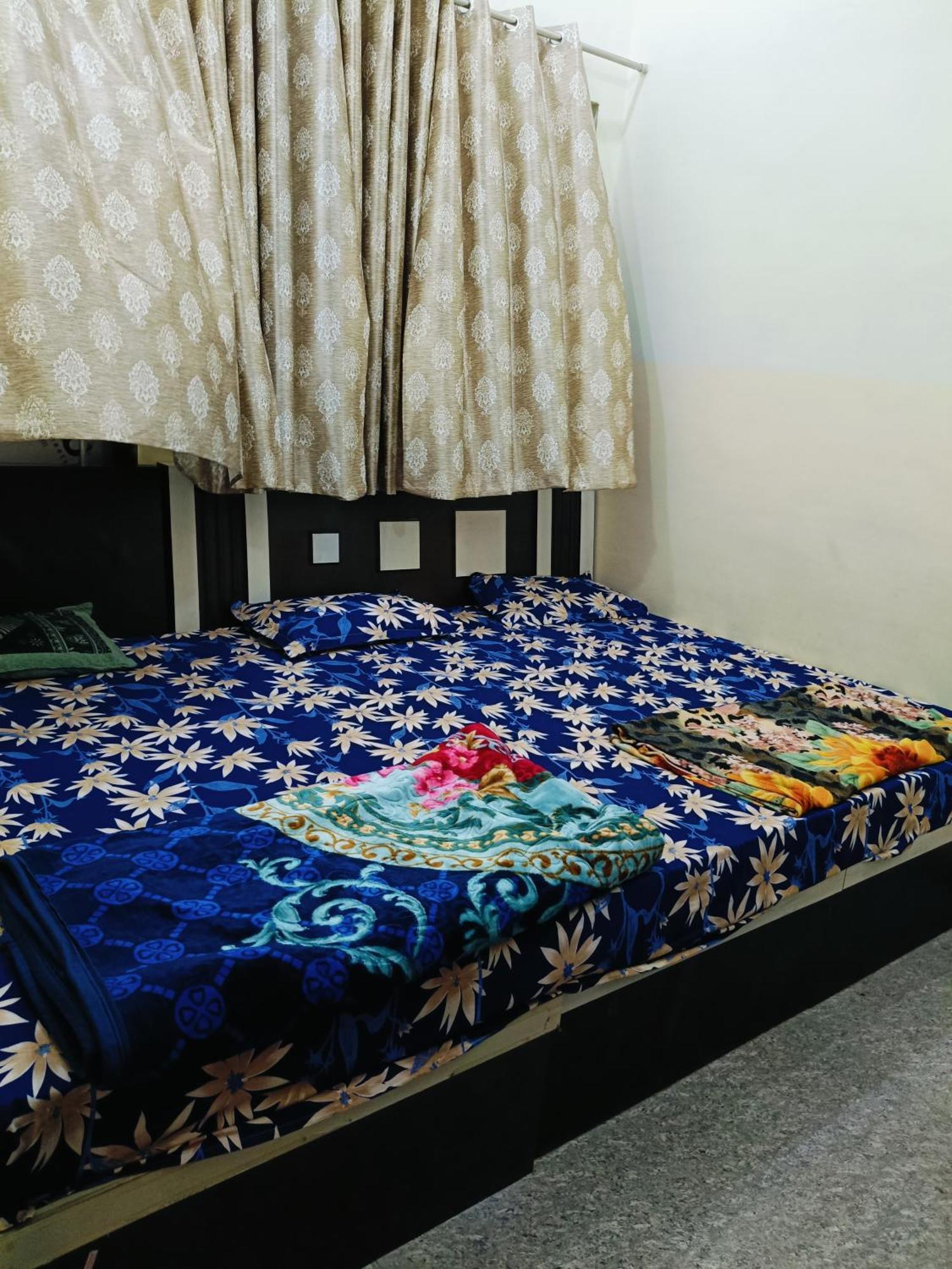 Jai Hanuman Guest House Palsana  Екстериор снимка