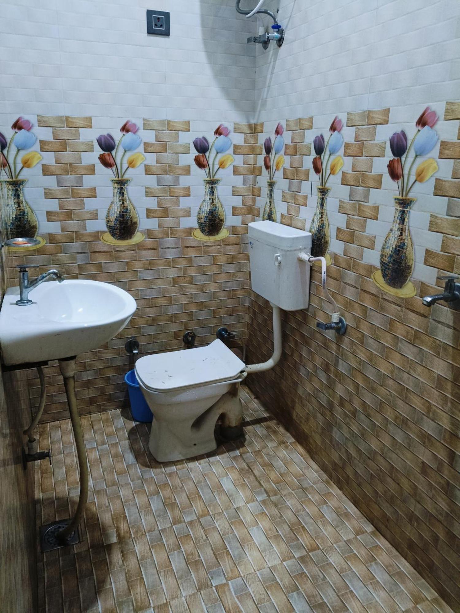 Jai Hanuman Guest House Palsana  Екстериор снимка