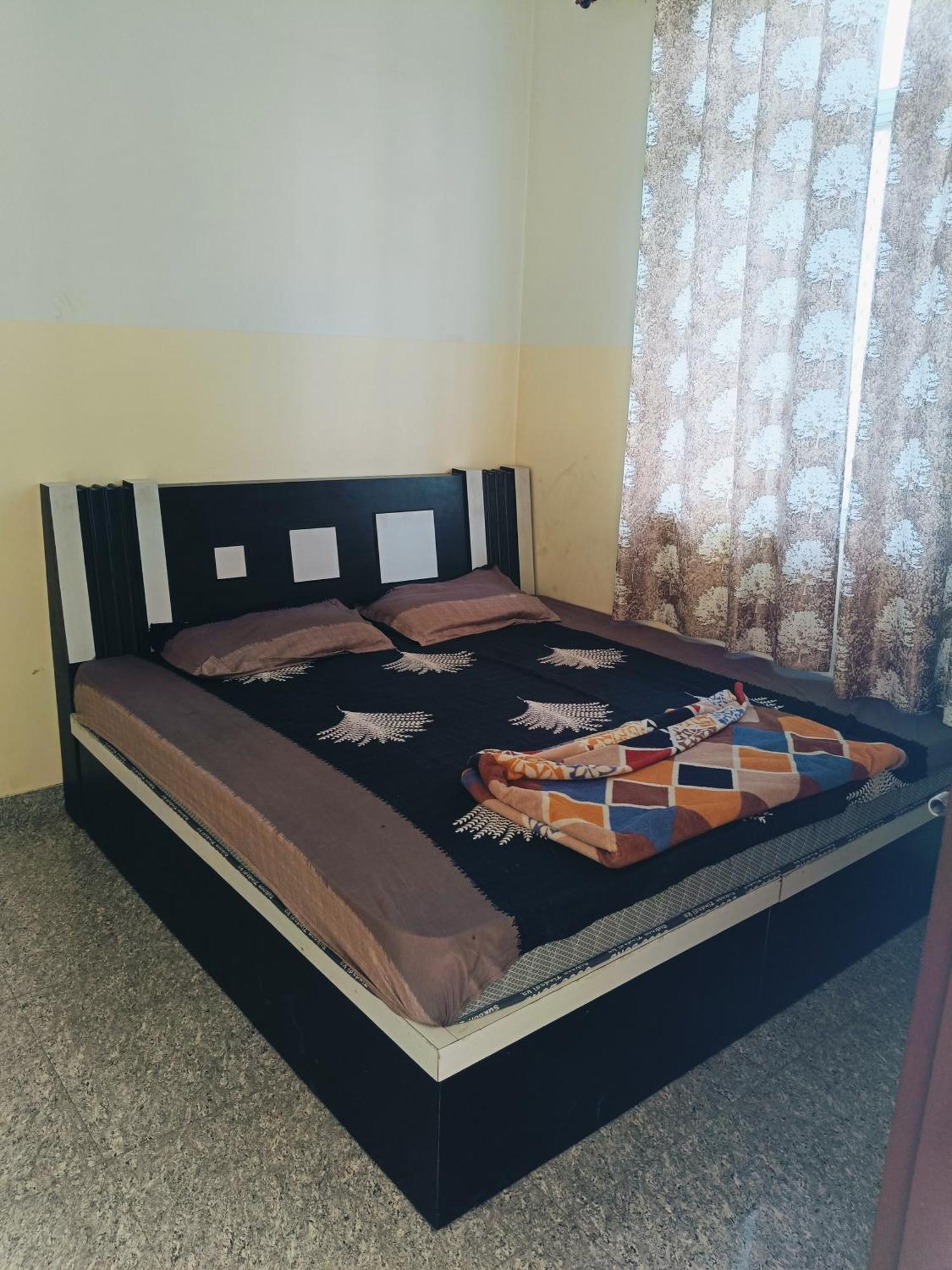 Jai Hanuman Guest House Palsana  Екстериор снимка